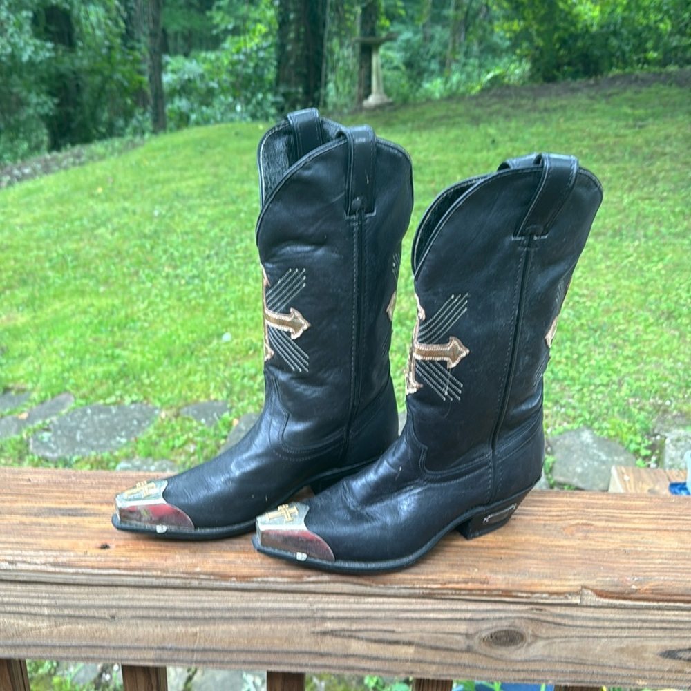 Boots Women’s Size 6